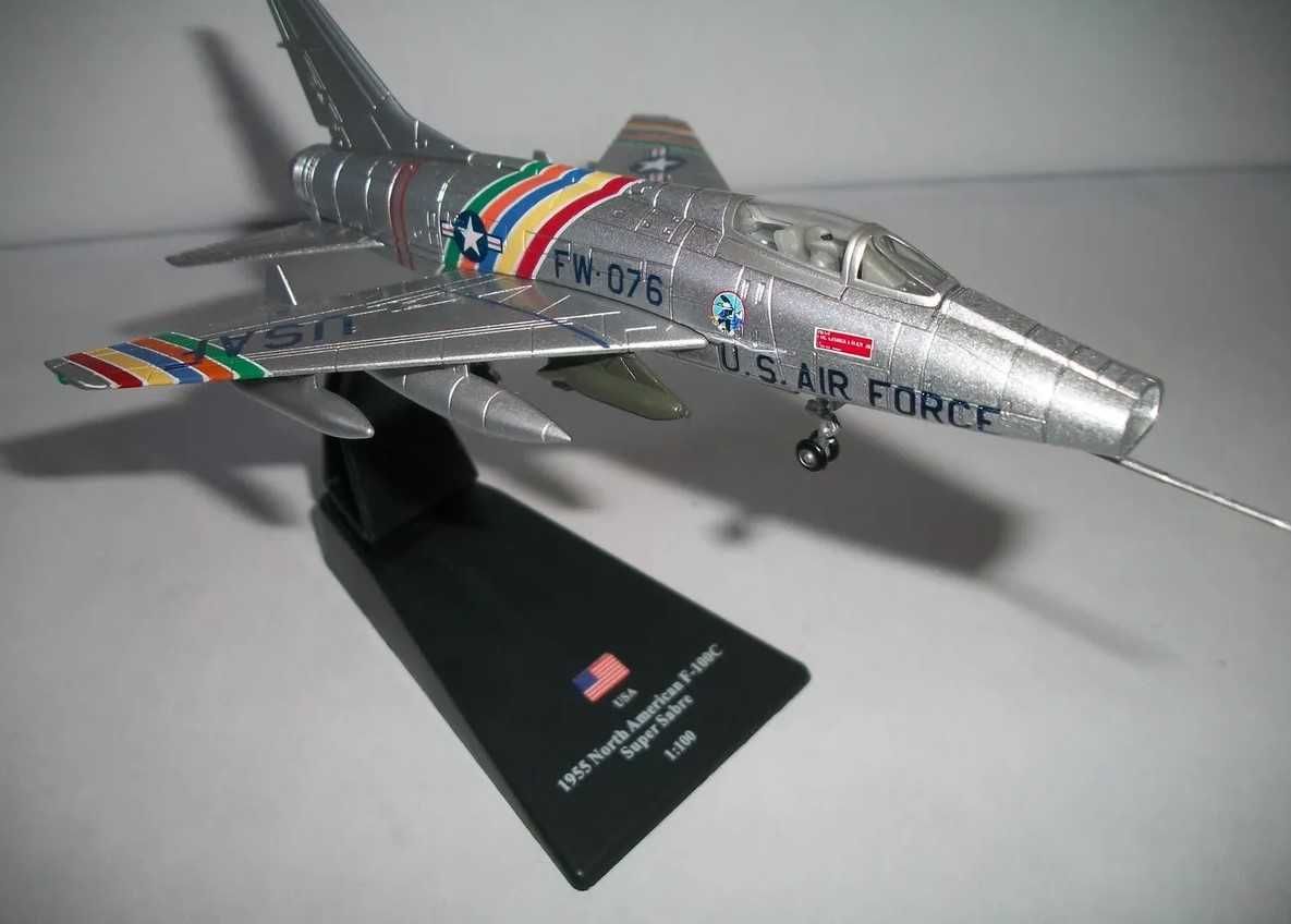 Model samolot North American F-100C 1955 skala 1:100 AMERCOM