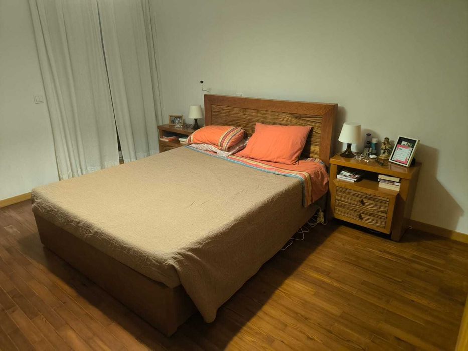 Mobília cama casal mesinhas cabeceira cómoda