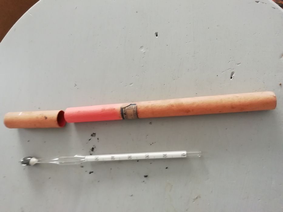 Termómetro antigo garrafas