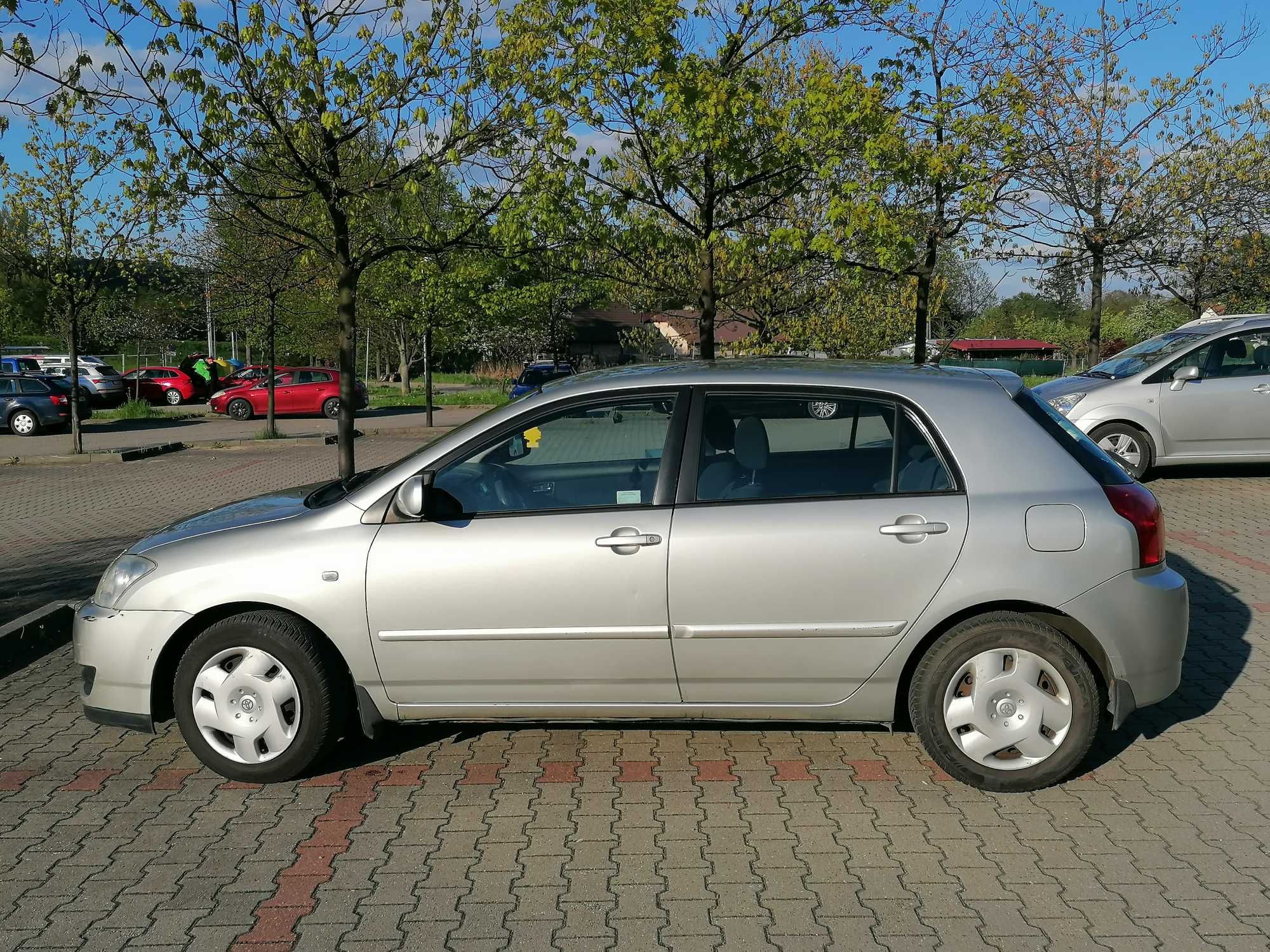 Srebrna Toyota Corolla Hatchback E12 - Bezpośrednio od właściciela