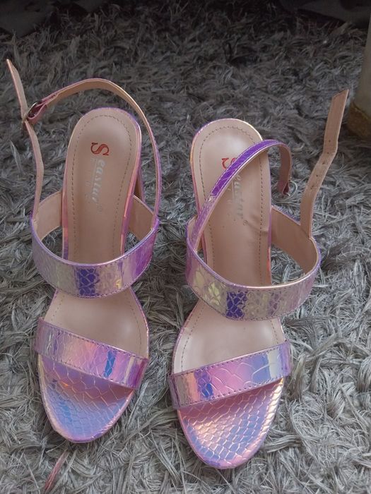 buty na wysokim obcasie