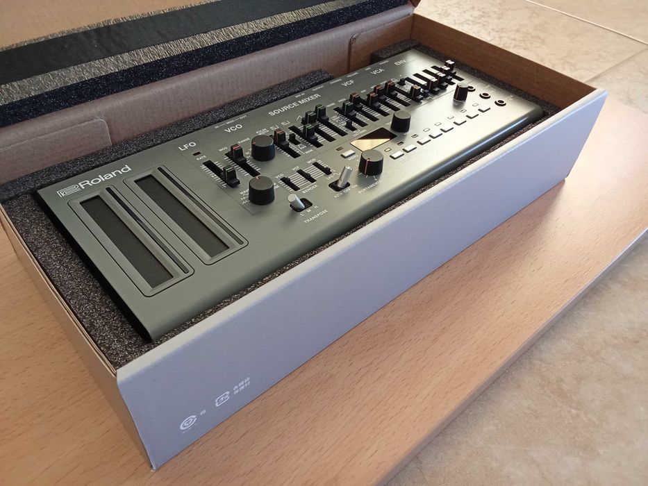 Sintetizador Roland SH-01A (Novo)