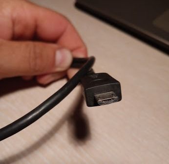 Продам USB адаптер в прикурювач Samsung.5v-2a.