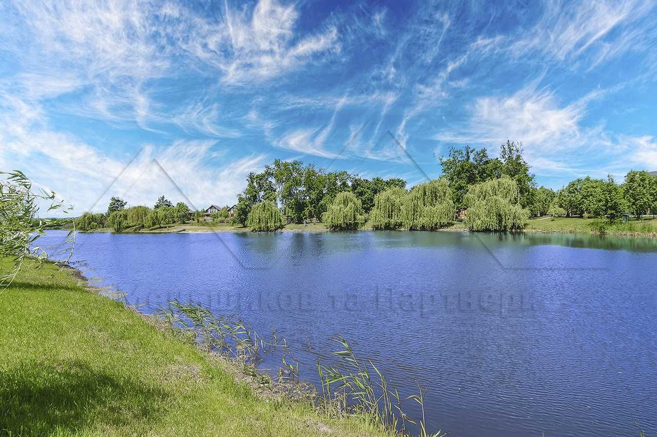 Власний вихід до води, закрите КМ Азімут (Azimut River Club)