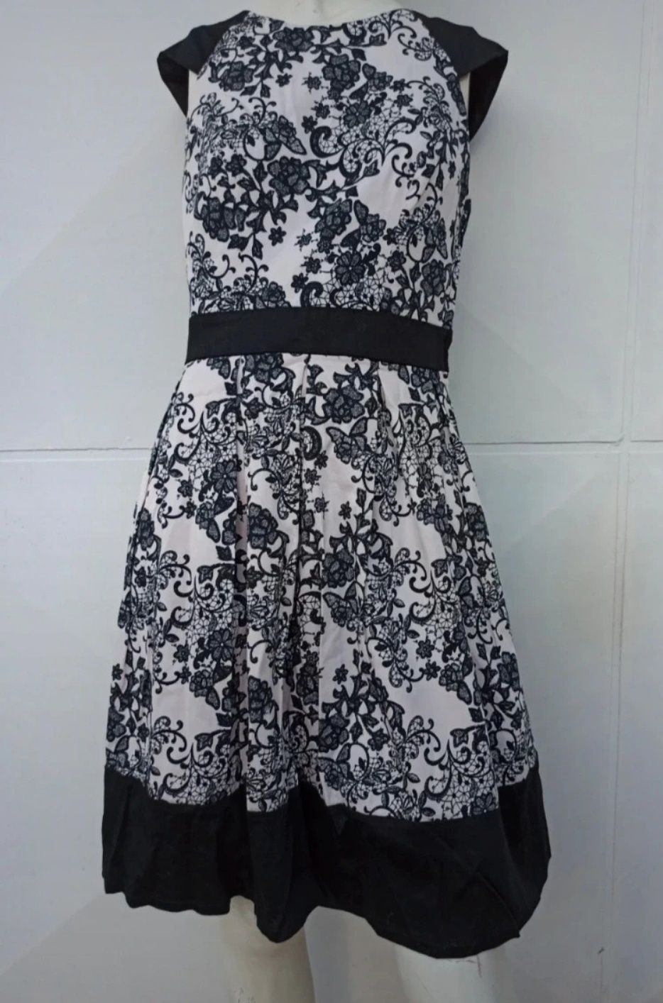 Vestido preto e branco