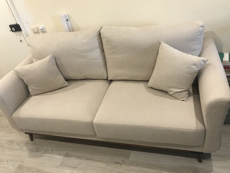 Sofá marca JOM NOVO!!