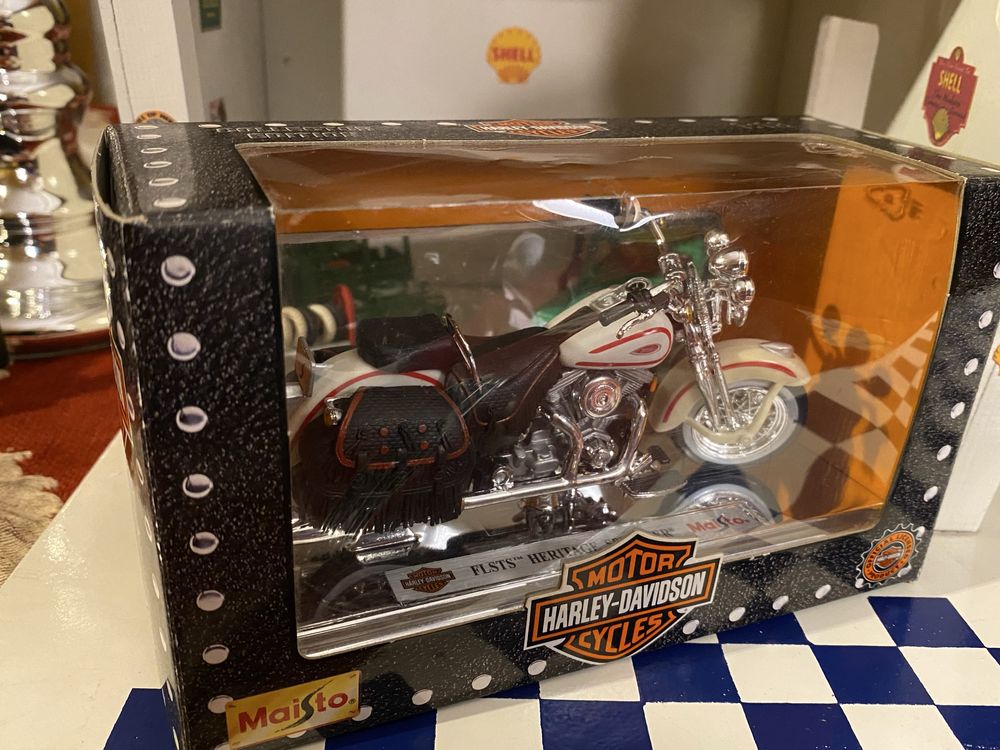 FLSTS Heritage Springer Harley Davidson Maisto 1:18