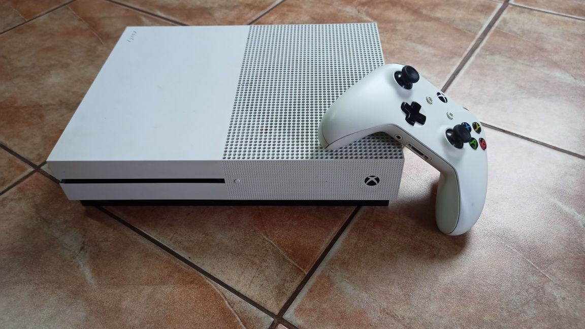 Продам Xbox One S