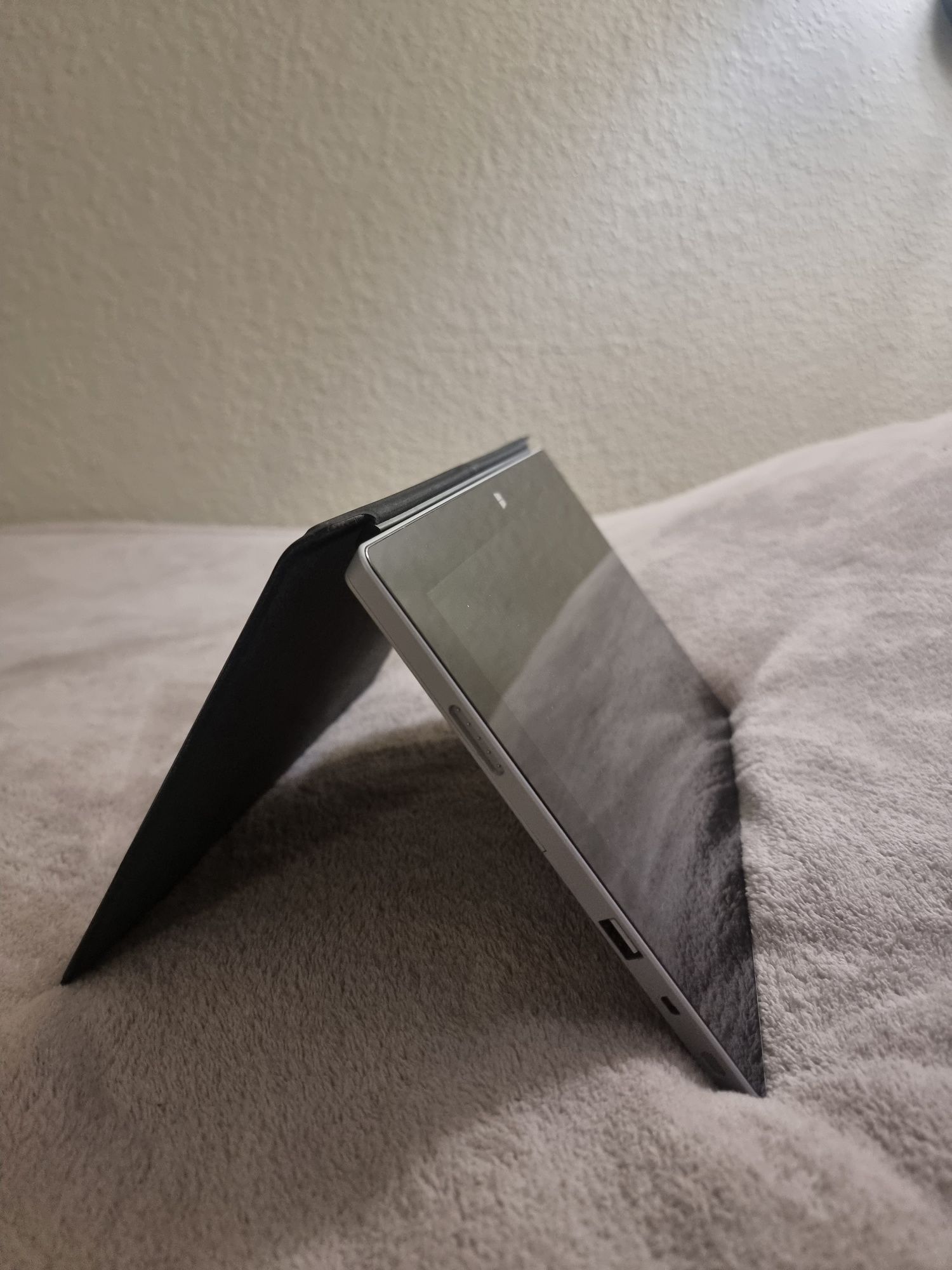 Продам планшет Microsoft Surface 2