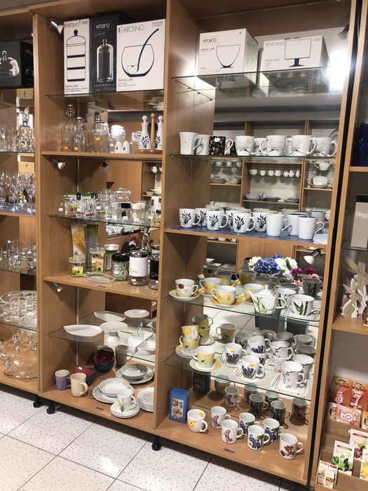 Меблі - полиці 150/30/215 ( підсвітка, дзеркала)