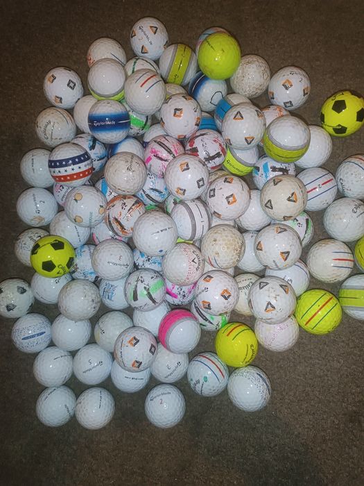Conjunto de 200 bolas taylormade e callaway e titleist em bom estado
