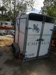 Reboque de transporte de cavalos