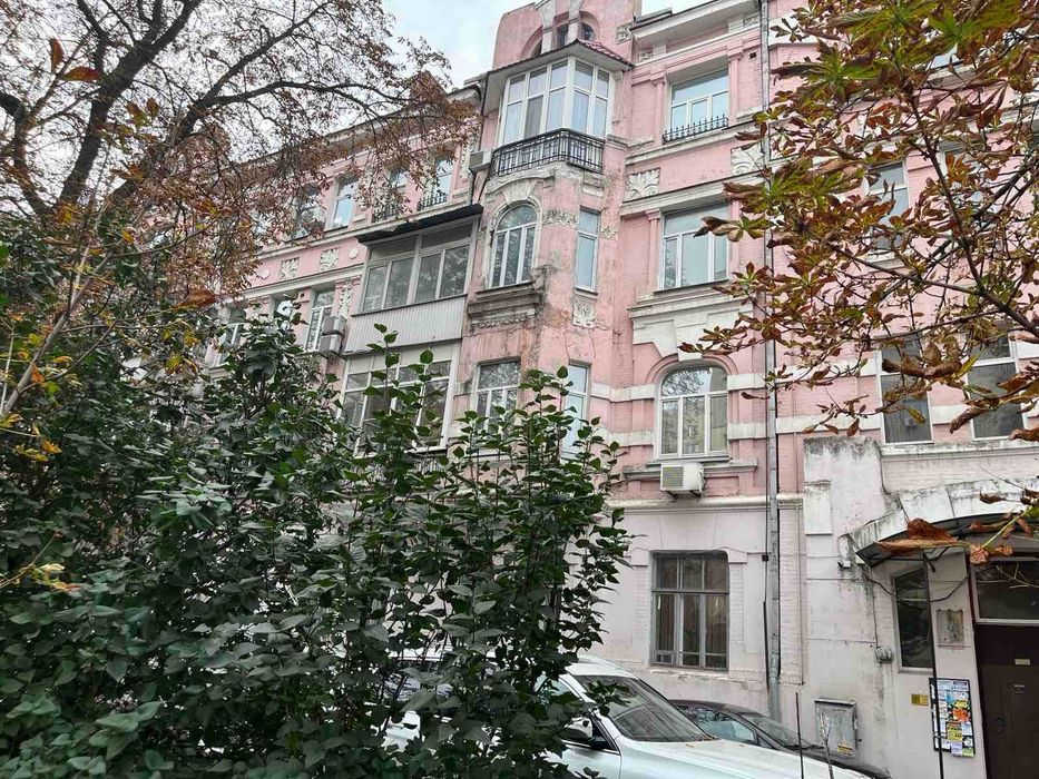 Здається 3-к.кв в центрі столиці - на вул.Омеляновича-Павленка,14/12