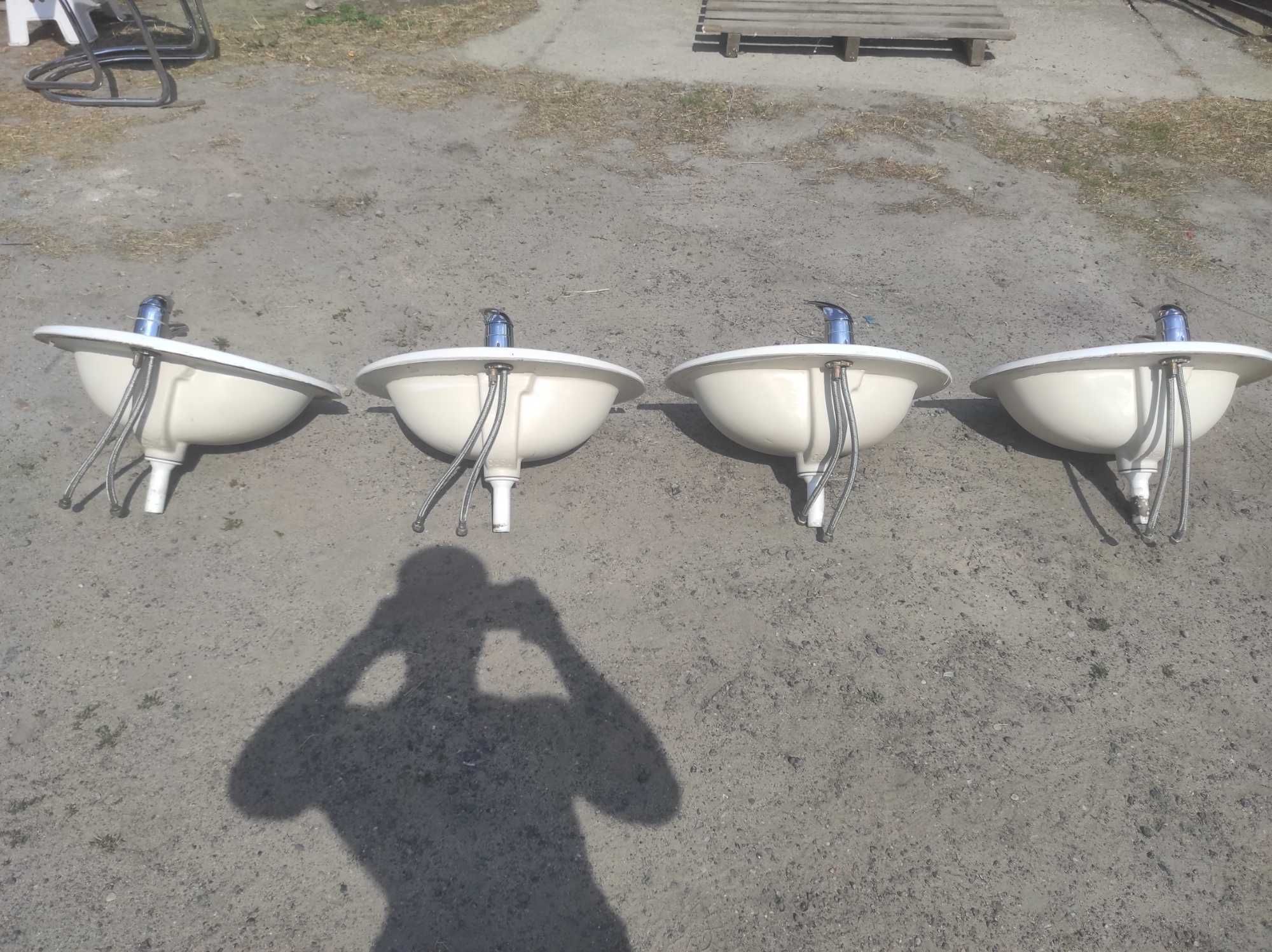 Sprzedam umywalki z bateriami