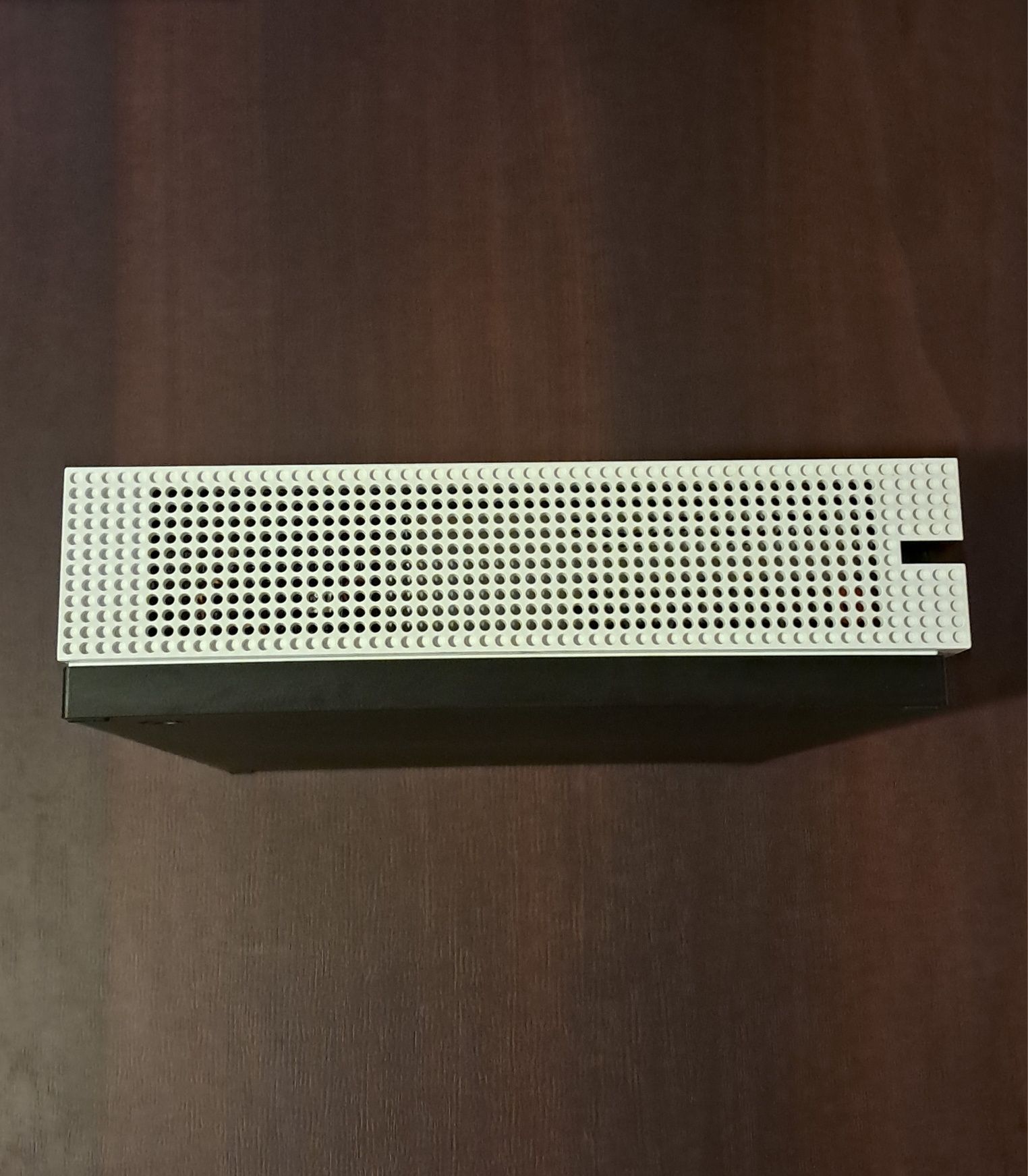 Xbox One S 1tb + Pad + 2 gry