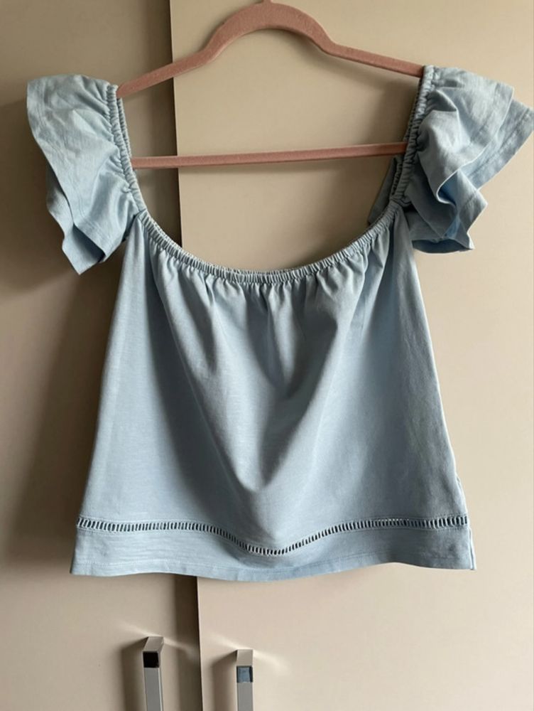 Letnia bluzka z odkrytymi ramionami w kolorze baby blue House S