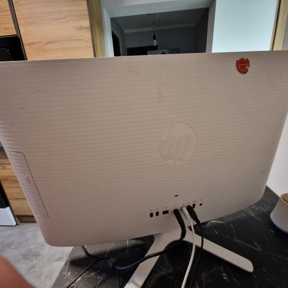 Monitor Hp all in one z wbudowanym komputerem