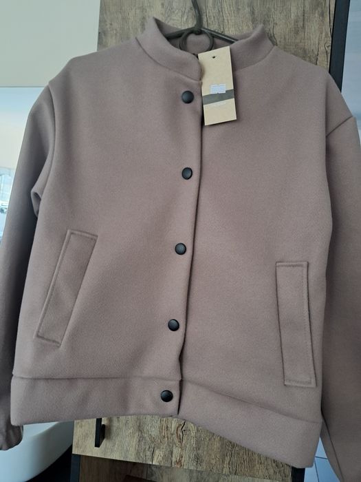 Жіночий бомбер ,приємний на дотик.