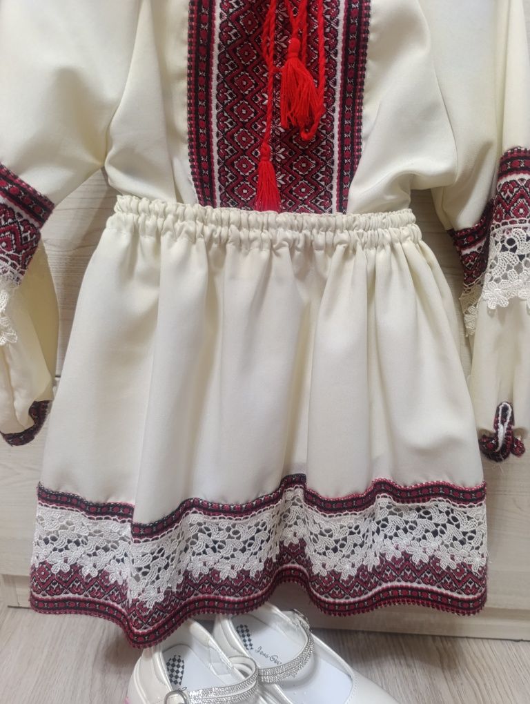 Вишиванка для дівчинки в хорошому стані!