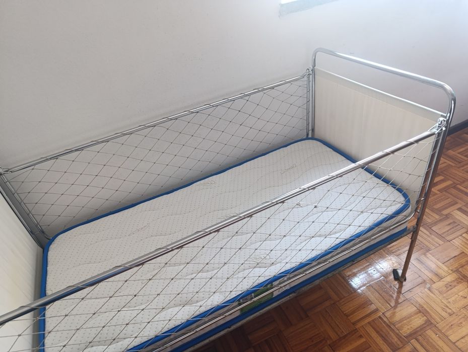 Cama com colchão para criança