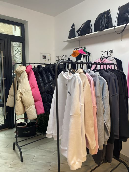 Магазин,шоурум жіночого одягу