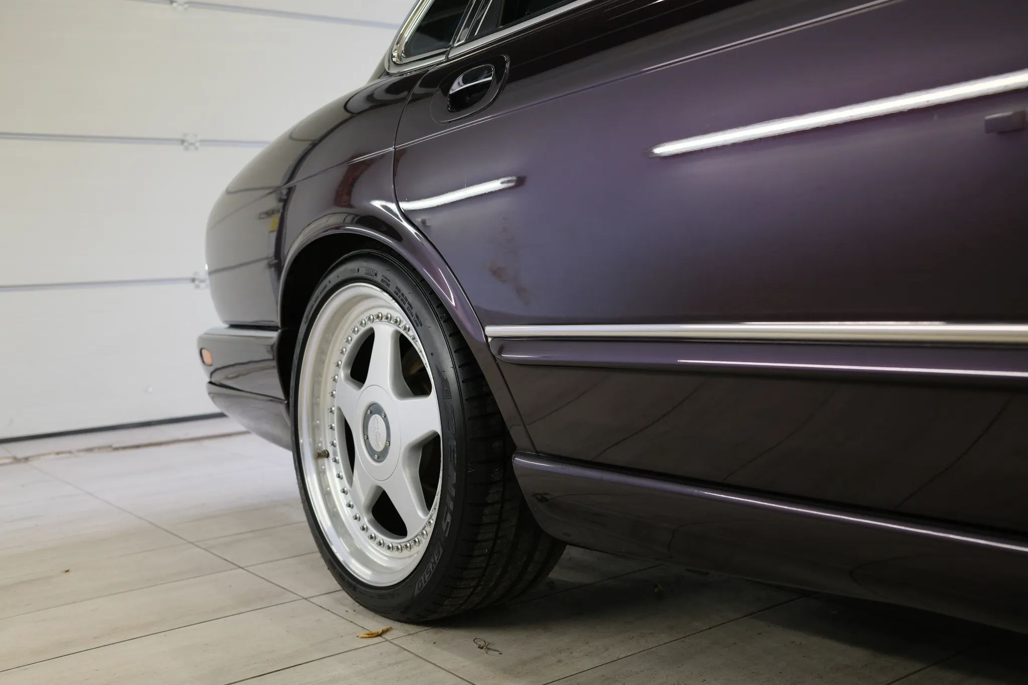 Jaguar XJR Daimler Super V8 - Japonia. Bezwypadkowy. Piękny kolor. 4.0 V8