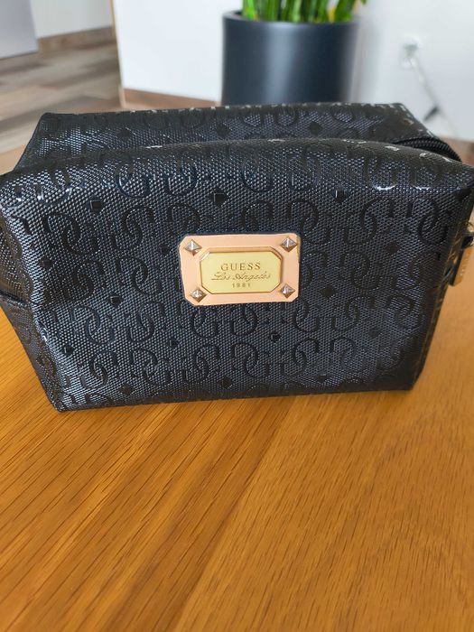 Kosmetyczka  Guess  oryginalna