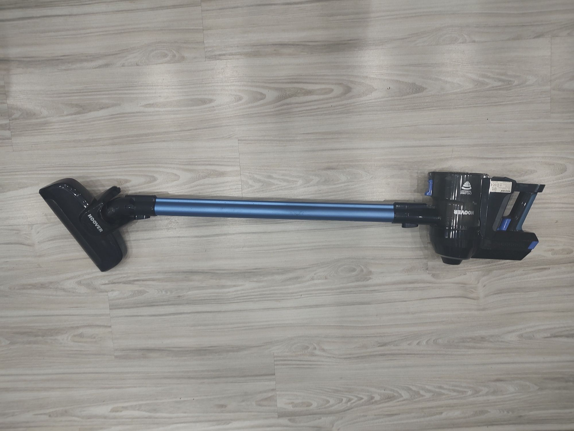 Odkurzacz pionowy bezprzewodowy Hoover Freedom FD22LPT 001