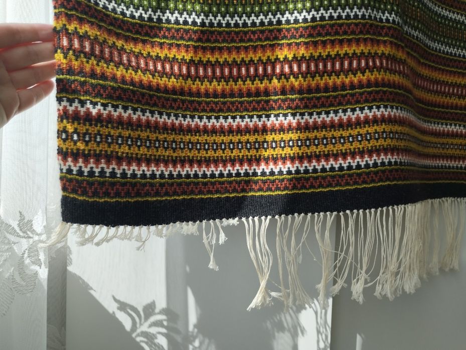 Давня килимова доріжка в етно стилі