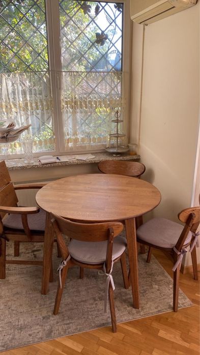 Круглый стол + 4 стула. Дуб.