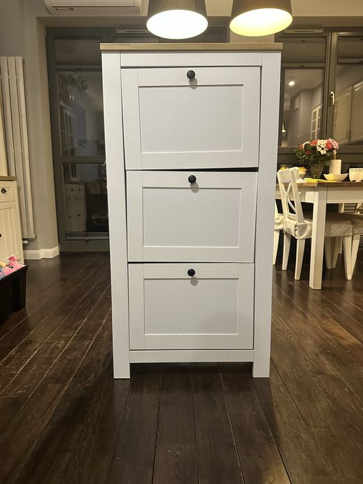 Szafka na buty-oddam. Zarezerwowana