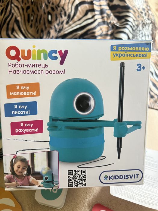 Робот -митець Quincy