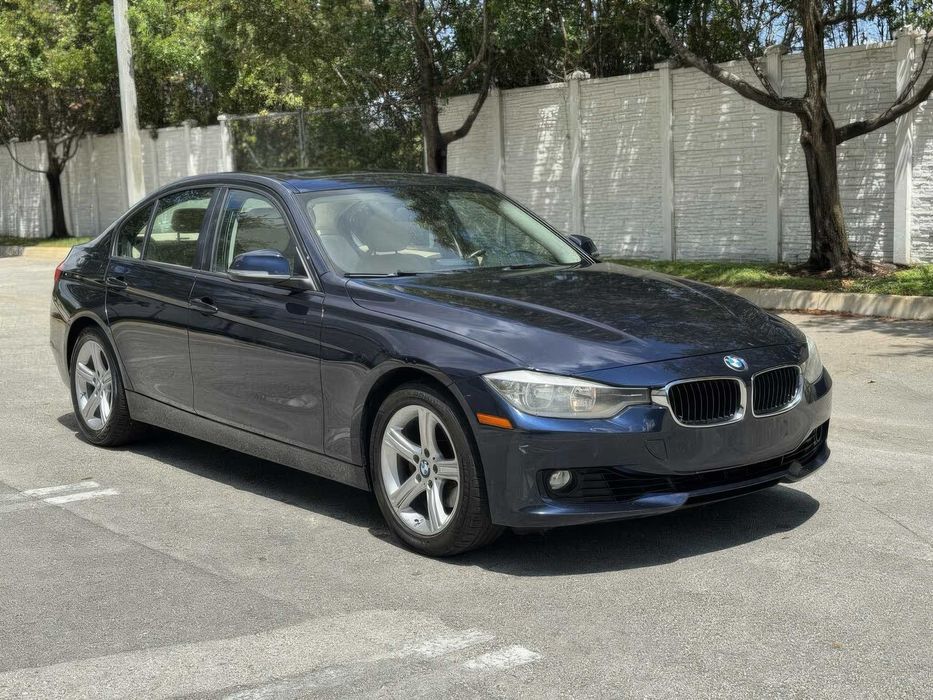 BMW 3 Series 328i Sedan      2014