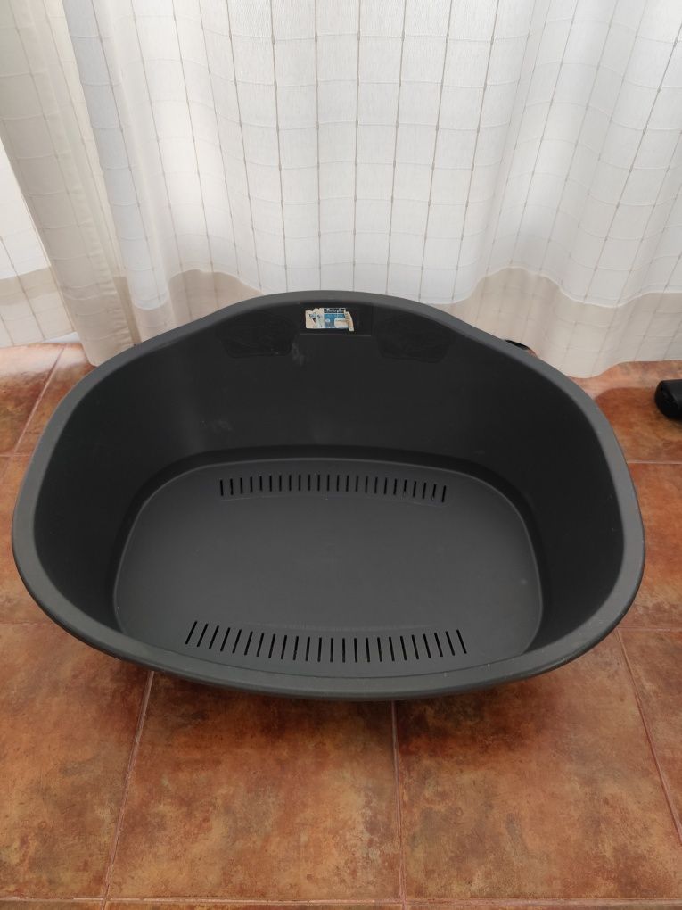Cama plástica para cão
