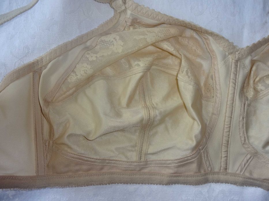 TRIUMPH Doreen biustonosz cielisty beżowy ivory OKAZJA jak nowy 100G