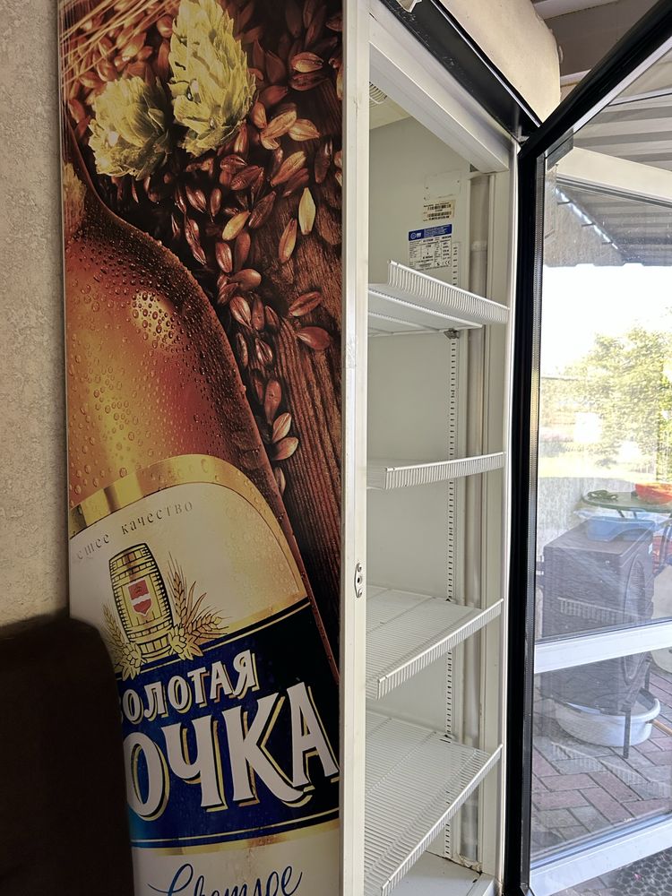 Холодильник холодильна вітрина