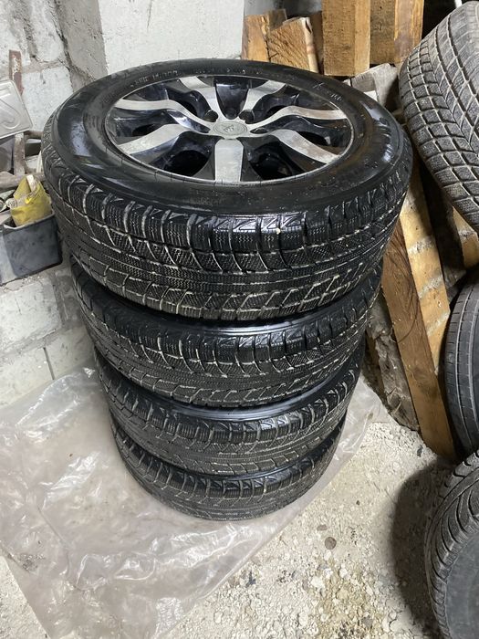 Резина зимова 215/60 R16 5×114.3 99H з титанами легкосплавні диски шин