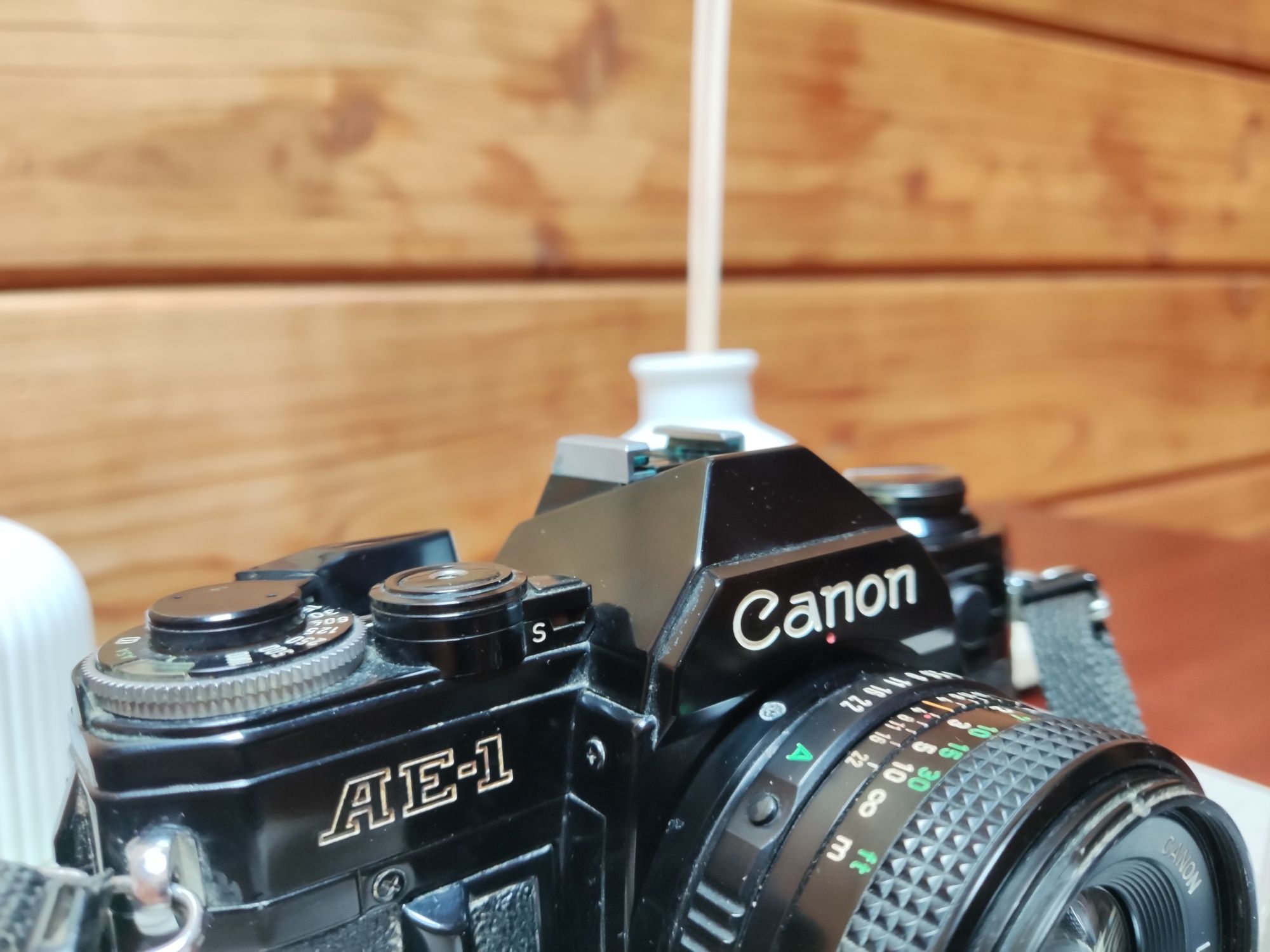 Canon Ae1 preta analógica com lente FD 50mm