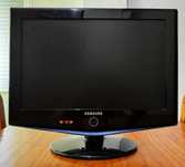 Televisão Samsung LE19R71B c/acessórios