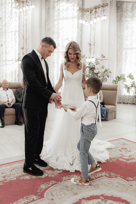 Продам весільну сукню невінчану