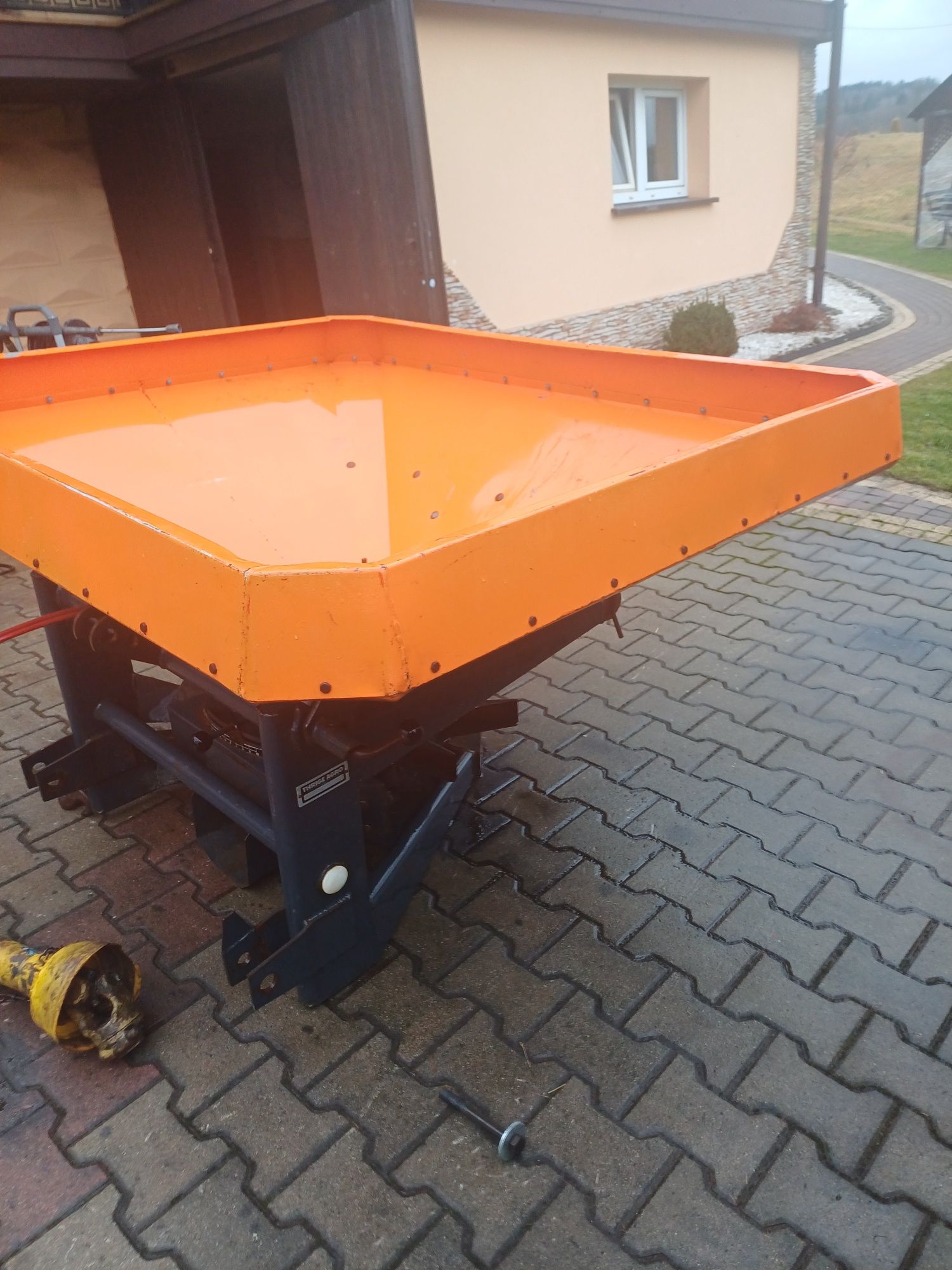 Rozsiewacz nawozów 700 l