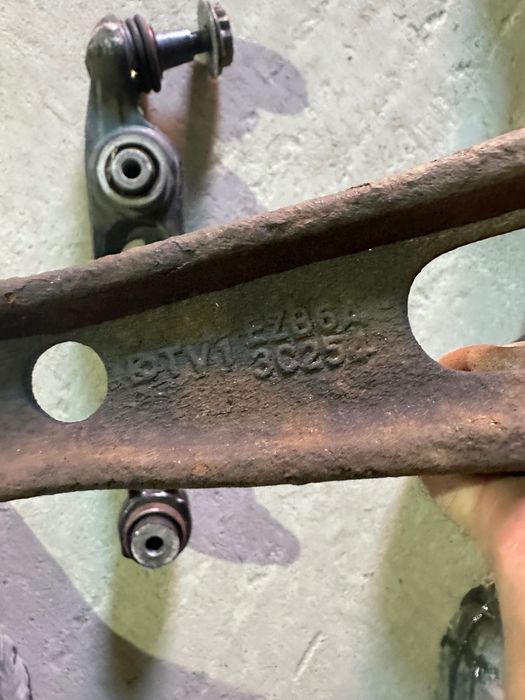 Ричаг передний правий лівий б/у для LAND ROVER RANGE ROVER SPORT L494