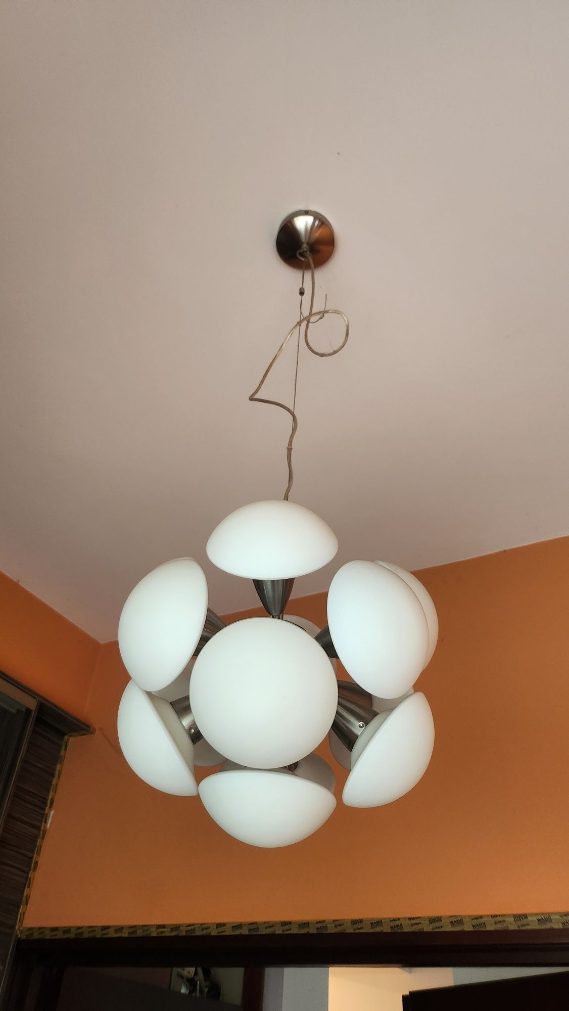 REZERWACJA Lampa wisząca vintage kula, design lata 70‑80, mleczne szkł