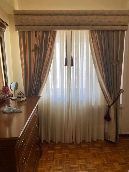 Vendo cortinados com sanefa