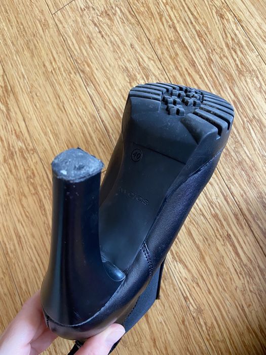 Czarne botki Wojas na obcasie - rozmiar 40