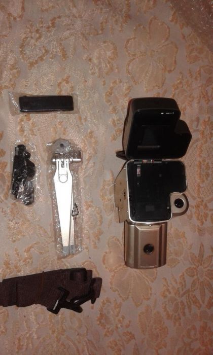 Máquina Fotográfica Disfarçada de Camcorder - Nova