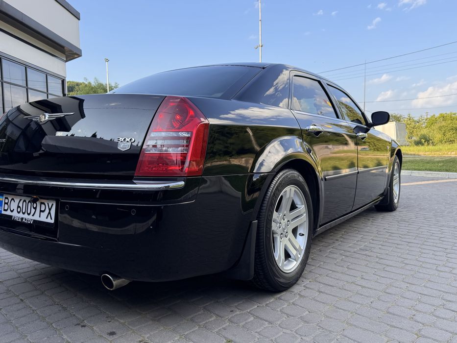 Chrysler 300с 2.7 в чудовому стані !