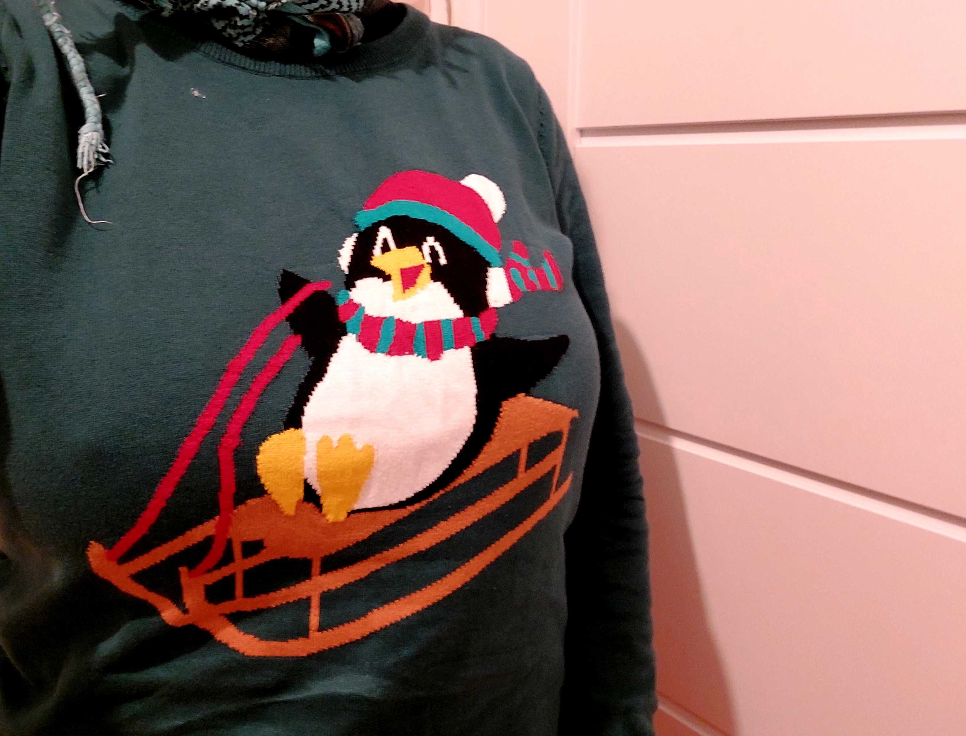 Zielony świąteczny sweter z pingwinkiem
