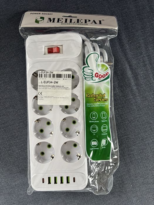 Przedłużacz listwa zasilająca 8 gniazd 223 V 4 gniazda USB i 2 typu C