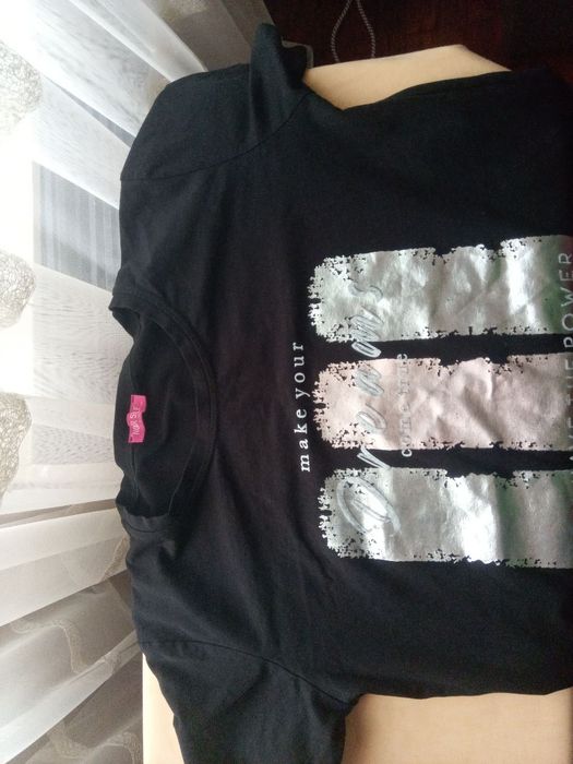 Футболка чорна з блискучими полосками